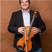 Graduado con el Título Superior de Música en la especialidad de Viola.
Me ofrezco para dar clases de viola, violín, piano (para iniciación) y lenguaje musical para todas las edades